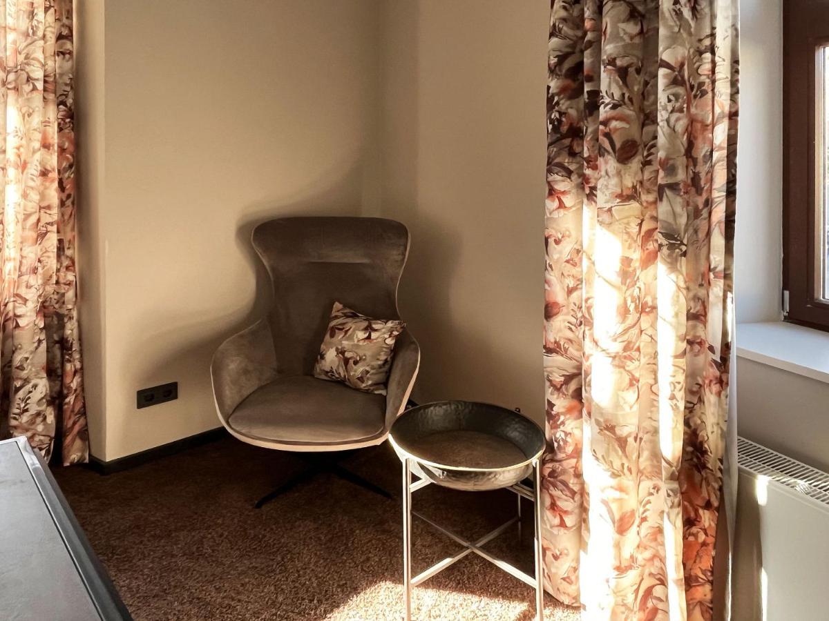 Boutiquehotel Burg Adenbach & Alter Weinbau باد نوينهار اهرفيل المظهر الخارجي الصورة
