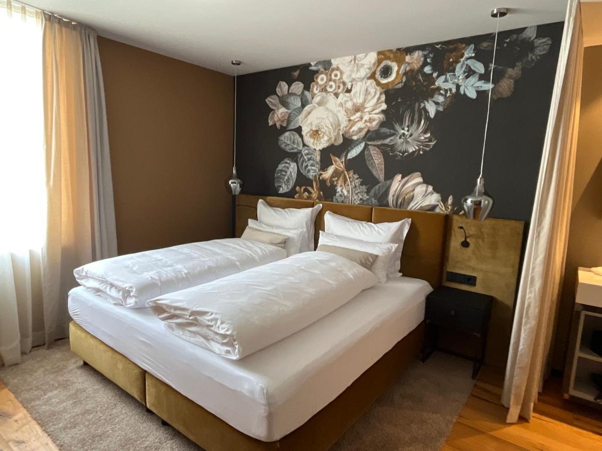 Boutiquehotel Burg Adenbach & Alter Weinbau باد نوينهار اهرفيل المظهر الخارجي الصورة