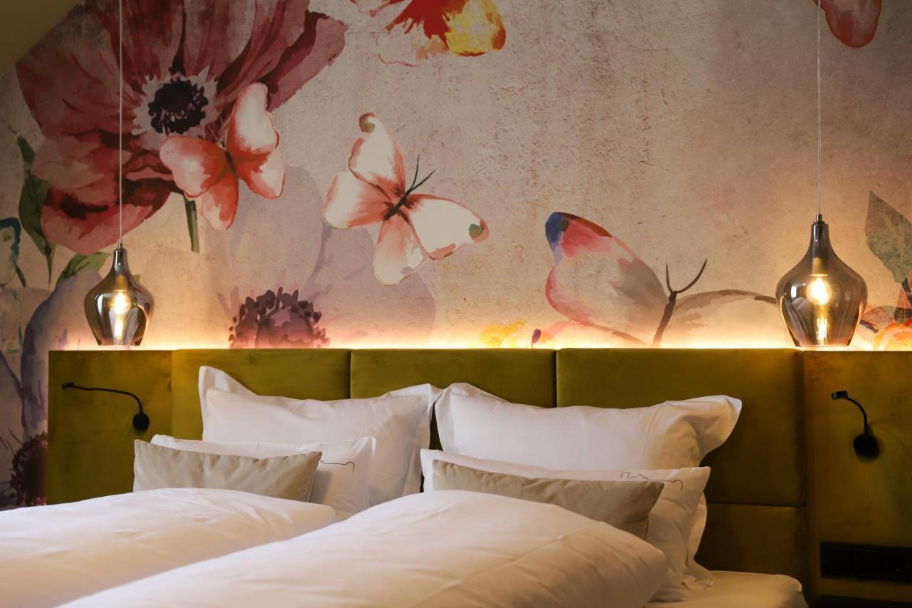 Boutiquehotel Burg Adenbach & Alter Weinbau باد نوينهار اهرفيل المظهر الخارجي الصورة