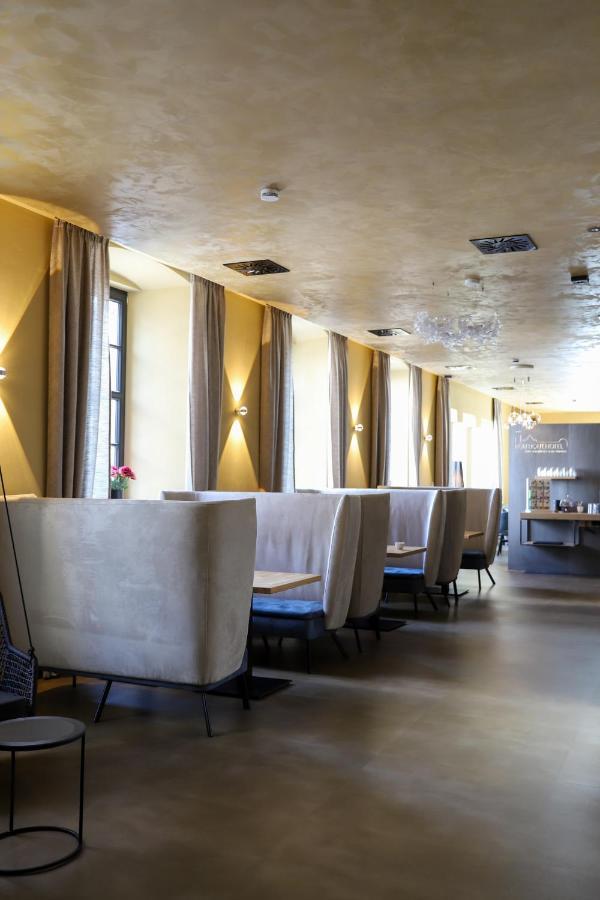 Boutiquehotel Burg Adenbach & Alter Weinbau باد نوينهار اهرفيل المظهر الخارجي الصورة
