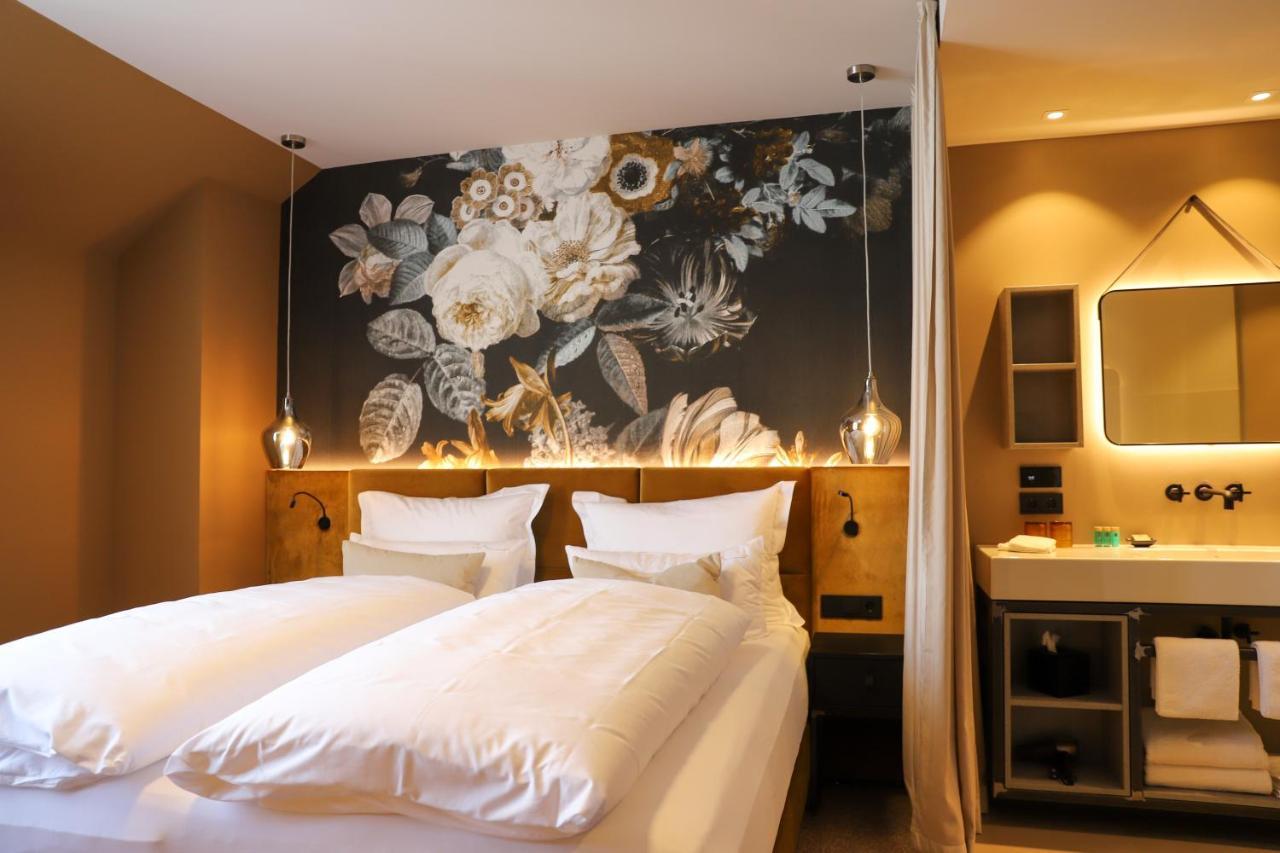Boutiquehotel Burg Adenbach & Alter Weinbau باد نوينهار اهرفيل المظهر الخارجي الصورة