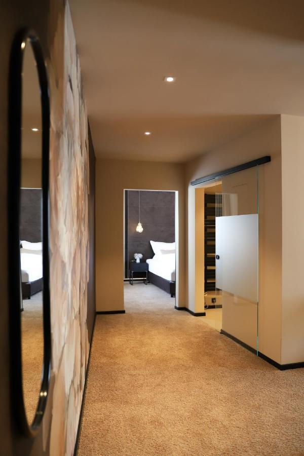 Boutiquehotel Burg Adenbach & Alter Weinbau باد نوينهار اهرفيل المظهر الخارجي الصورة